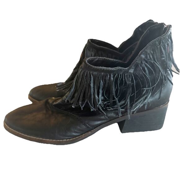Two Lips Women 9 Black Leather Ankle Boots With Fringe - Picture 3 of 7